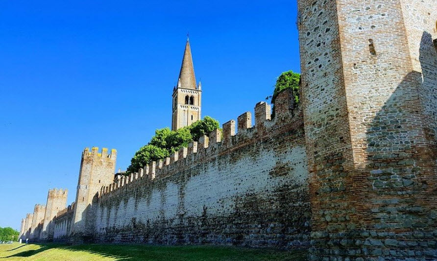 Rocca Degli Alberi, Italy